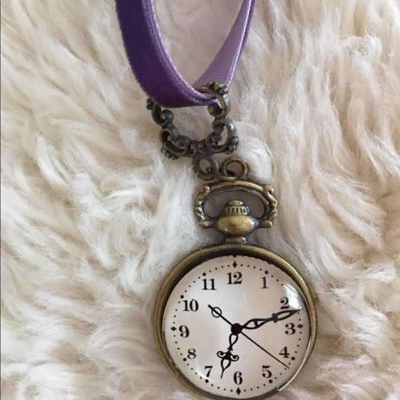 Fake clock necklace - Picture 2 of 2